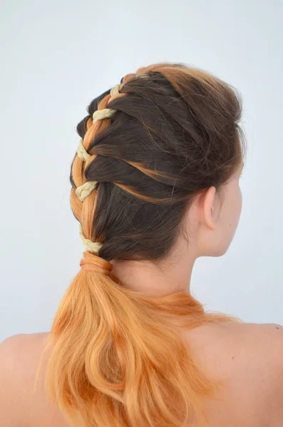 Ragazza Adolescente Con Trecce Capelli Moderni Kanekalon Colori Naturali — Foto Stock