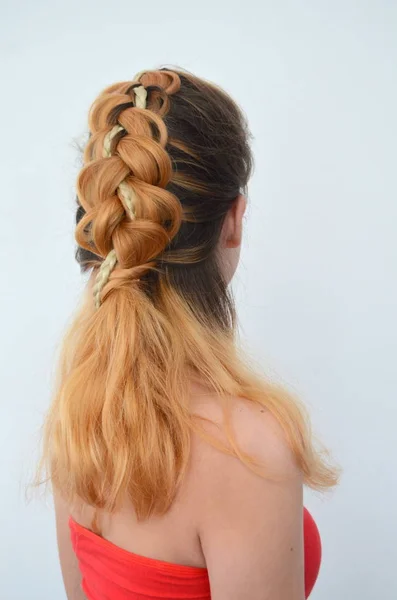 Menina Adolescente Com Modernas Tranças Cabelo Kanekalon Cores Naturais — Fotografia de Stock