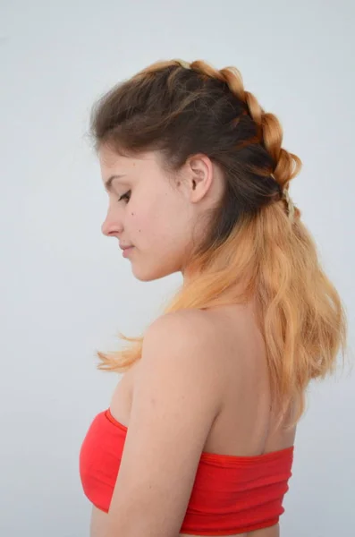 Adolescente Avec Des Tresses Cheveux Modernes Kanekalon Couleurs Naturelles — Photo