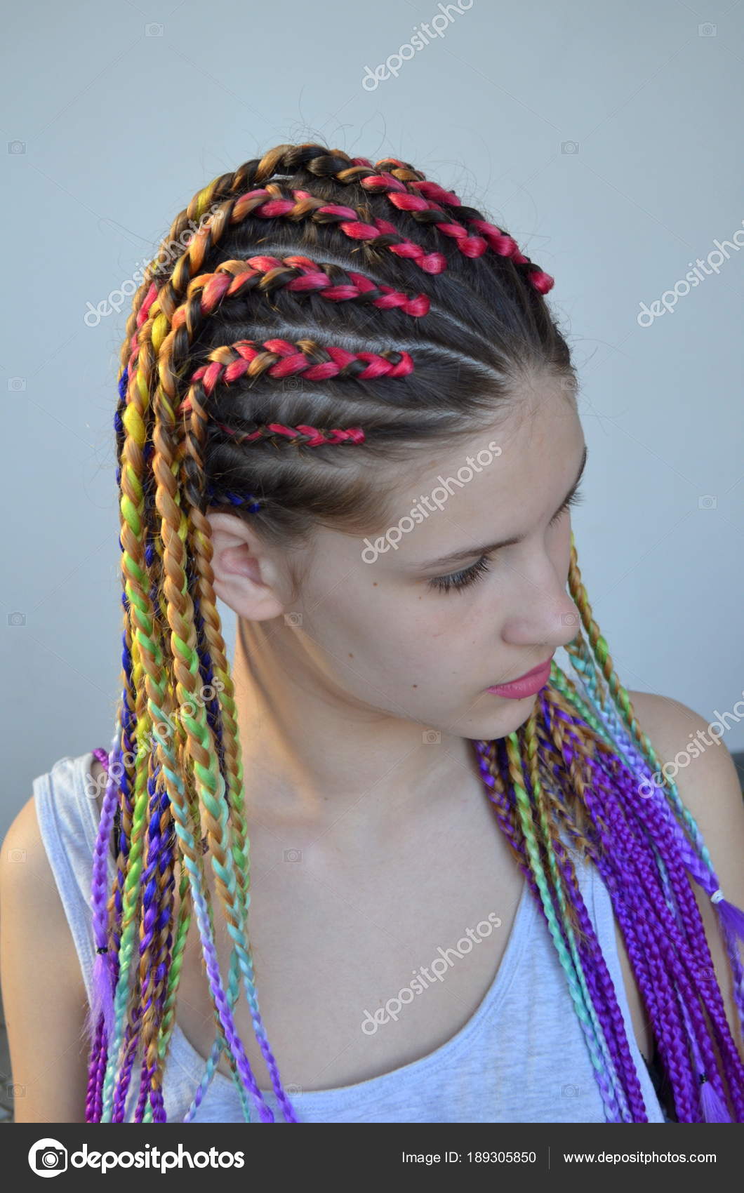 Una Chica Con Conjunto Moda Trenzas Multicolores Kanekalon