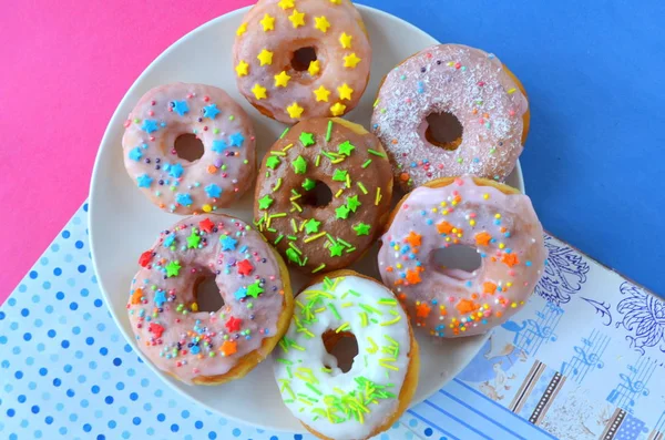Donuts Com Diferentes Esmaltes — Fotografia de Stock