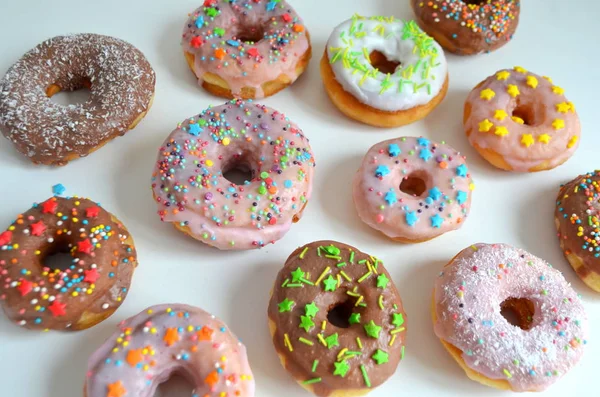 Donuts Mit Verschiedenen Glasuren — Stockfoto