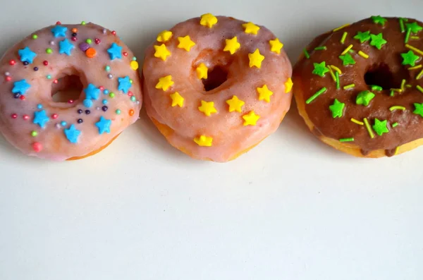 Donuts Mit Verschiedenen Glasuren — Stockfoto