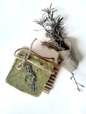 Lavantalı el yapımı doğal sabun.