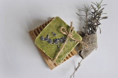 Lavantalı el yapımı doğal sabun.