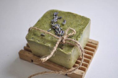 Lavantalı el yapımı doğal sabun.