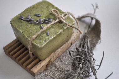 Lavantalı el yapımı doğal sabun.