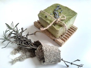 Lavantalı el yapımı doğal sabun.