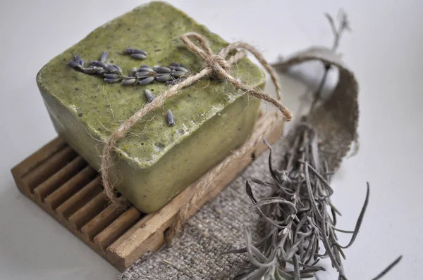 Lavantalı el yapımı doğal sabun.