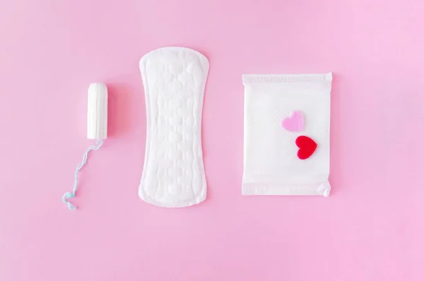 Санитарный Тампон Прокладки Розовом Фоне Альтернативный Выбор Средств Женской Гигиены — стоковое фото