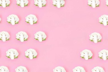 Pembe pastel arka planda kusursuz bir desen. Sebzeler soyut arka plan, pop sanat tasarımı. Sağlıklı beslenme konsepti. Üst görünüm, metin için kopyalama alanı olan düz uzanma.