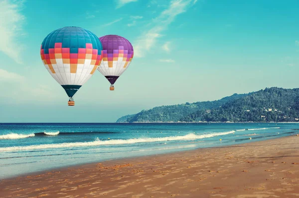 Globos de aire caliente en vuelo — Foto de Stock