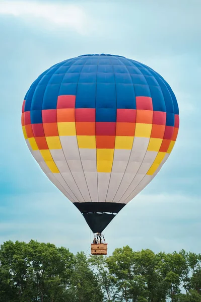 Globos de aire caliente en vuelo — Foto de Stock