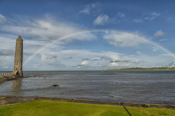 Arc-en-ciel sur la côte à Larne — Photo