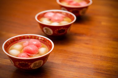 Tangyuan ya da tang yuan (Çince tatlı çorbası) Çin tatlısı. 