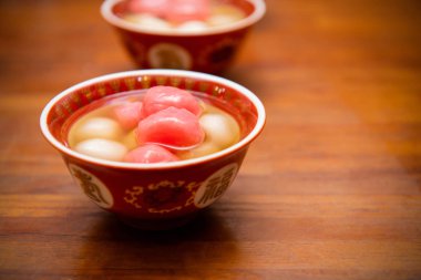 Tangyuan ya da tang yuan (Çince tatlı çorbası) Çin tatlısı. 