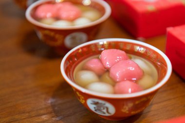 Tangyuan ya da tang yuan (Çince tatlı çorbası) Çin tatlısı. 