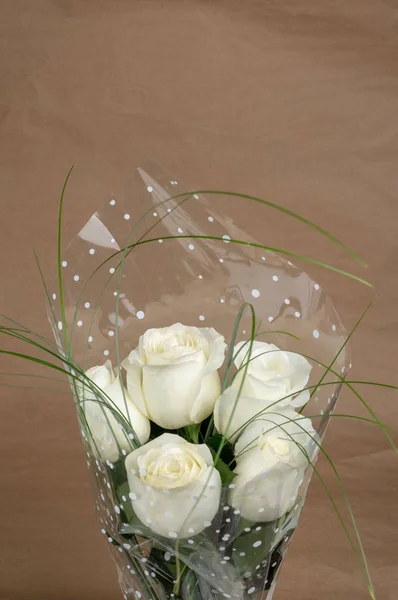 Bouquet Beautiful White Roses Brown Vintage Background — Stock Photo, Image