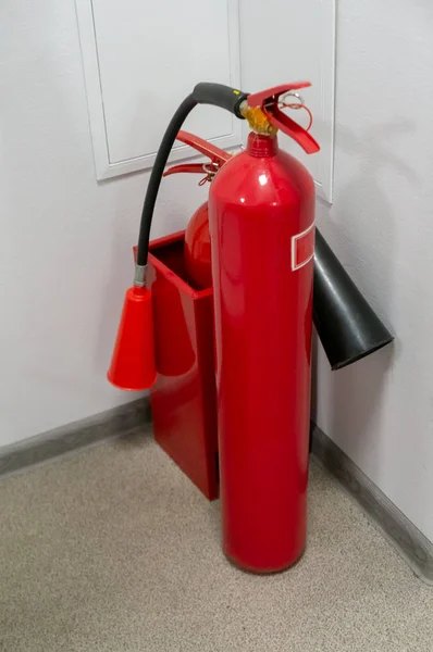 Ofis binasında yangın söndürücü var. Yangın Güvenliği