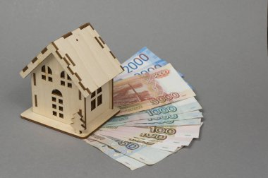 Küçük ahşap bir ev ve Rus rublesi. Satın alma, satma, konut kiralama, emlak, ipotek, kendi eviniz