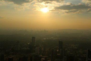 Menara Kulesi 'nde günbatımı. Kuala Lumpur, Malezya