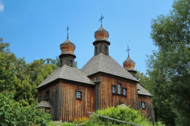 Güzel, otantik Ukrayna köyü. Bütün binalar ahşaptan yapılmıştır. Kiev 'deki Pirogovo Müzesi
