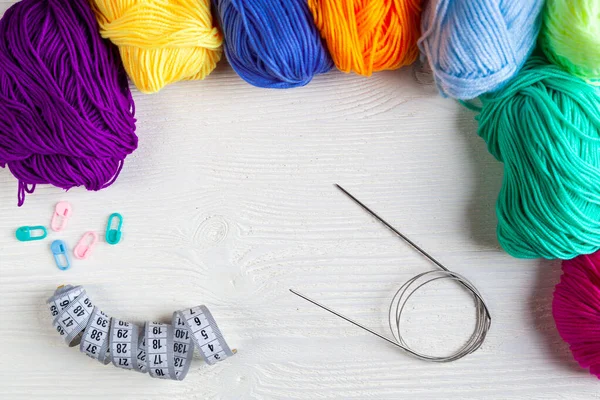 Balls Colored Yarn White Wooden Background Knitting Top View — Stock Photo, Image