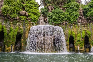 Tivoli 'deki Villa D' Este bahçelerindeki çeşme.