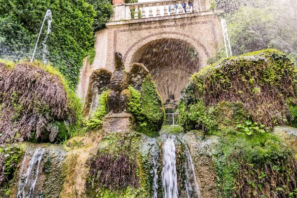 Fountain in the gardens of Villa D'Este in Tivoli. — Stock Photo, Image