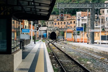 İtalya 'daki tren istasyonu.