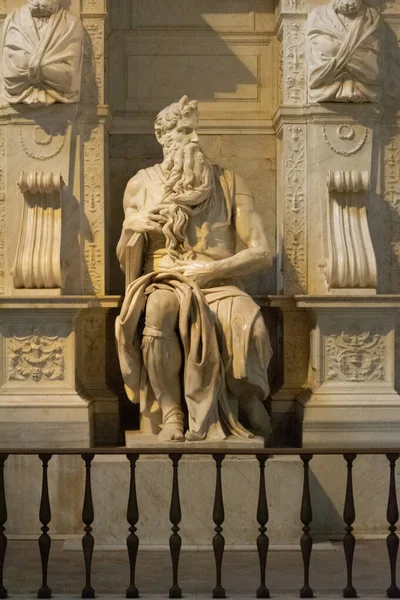 摩西，米开朗基罗，在文科利的圣彼得教堂 — 图库照片