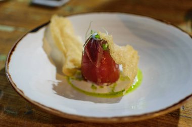 Akdeniz 'in mavi yüzgeçli ton balığı tapası