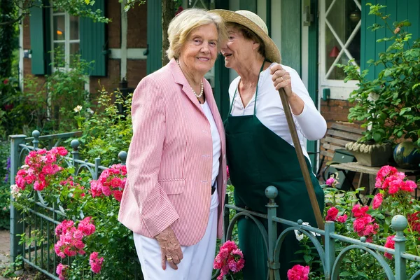 Twee oudere vrouwen — Stockfoto