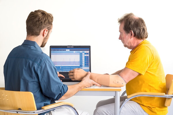 Медицинский работник и инвалид
 