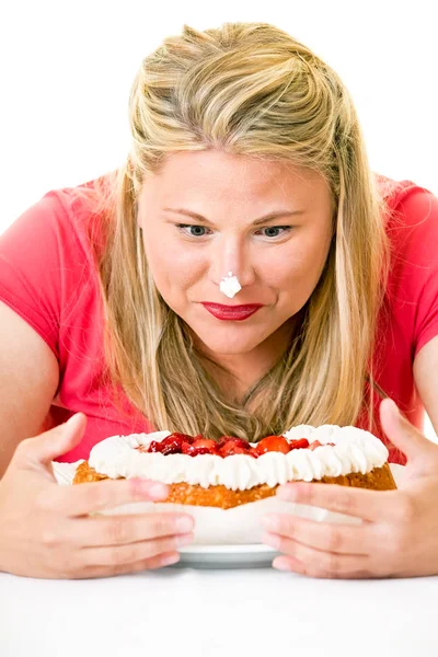 Mujer con sobrepeso con pastel — Foto de Stock