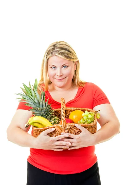 Mujer con cesta de frutas frescas Fotos De Stock