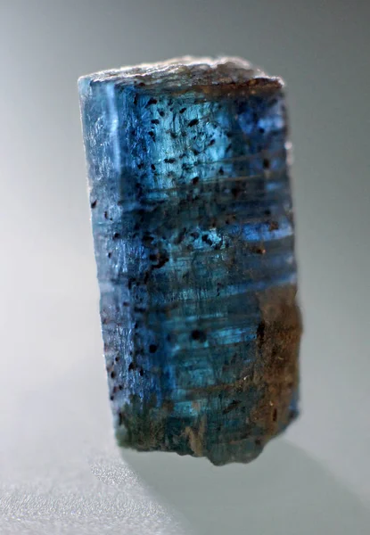 微距拍摄蓝色蓝晶石矿物宝石 — 图库照片