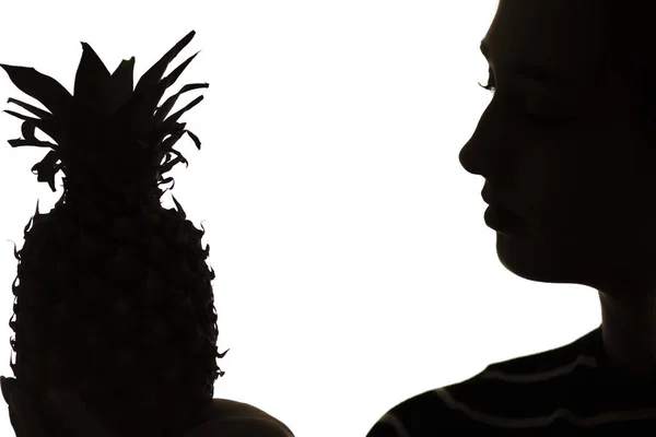 Perfil Rosto Silhueta Mulher Olhando Para Frutas Abacaxi Mão Sobre — Fotografia de Stock