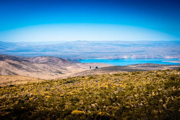 Τυρκουάζ Λίμνη Στην Πόλη Της Piedra Del Guila Neuquen Αργεντινή — Φωτογραφία Αρχείου