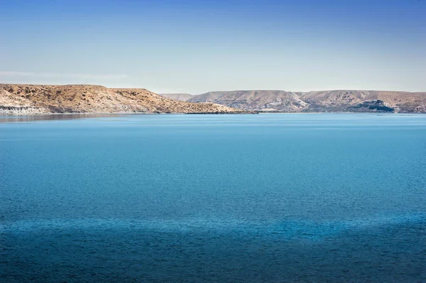 Tyrkysová Vodní Laguna Hory Pozadí Neuqun Argentina — Stock fotografie