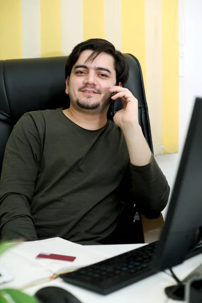 Imagen Del Hombre Negocios Trabajando Oficina Aislado Sobre Fondo Blanco — Foto de Stock