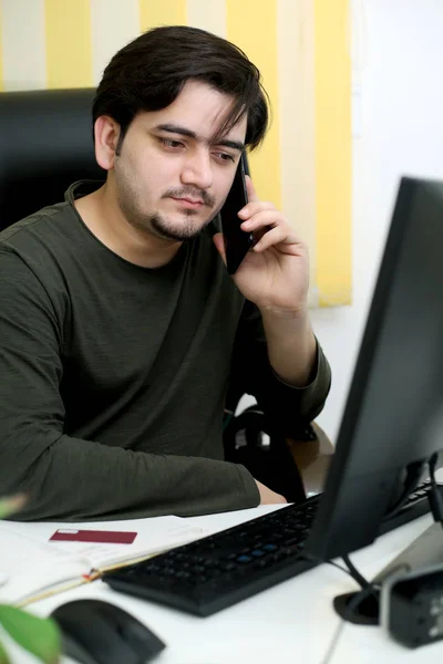 Imagen Del Hombre Negocios Trabajando Oficina Aislado Sobre Fondo Blanco — Foto de Stock