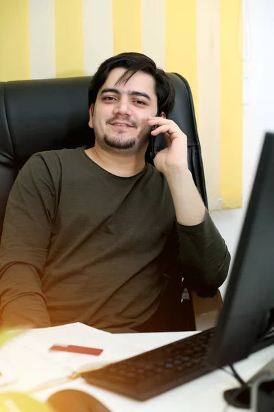 Imagen Del Hombre Negocios Trabajando Oficina Aislado Sobre Fondo Blanco — Foto de Stock