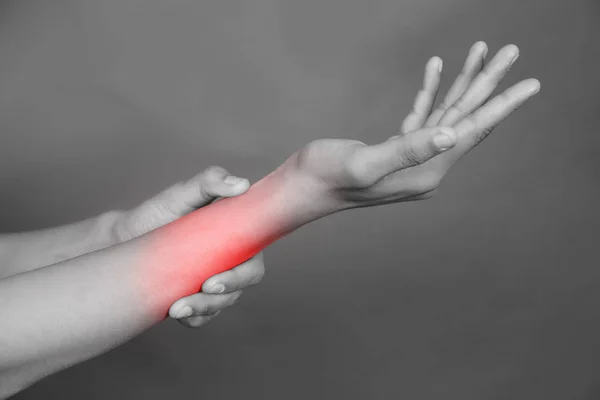 Γραφείο Άνθρωπος Αγγίζοντας Επώδυνο Καρπό Πόνος Στον Καρπό Επιλεκτική Εστίαση — Φωτογραφία Αρχείου