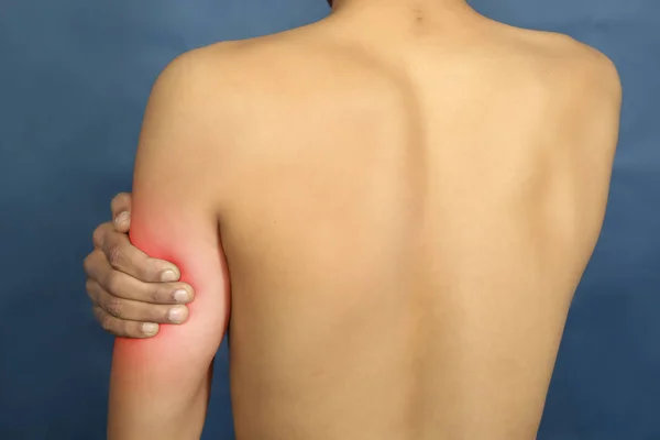 闭锁男性手臂疼痛孤立的白色背景 — 图库照片