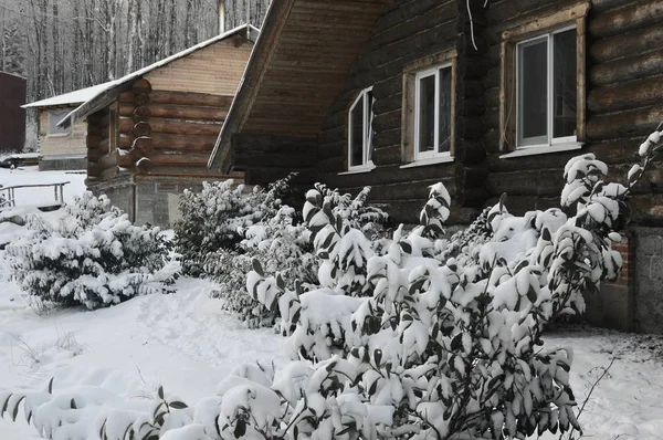 Maison Bois Pour Reposer Dans Hiver Enneigé Sous Fenêtre Laquelle — Photo