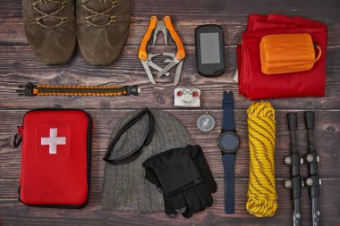 Yürüyüş ekipmanları. Sırt çantasına koymak için..