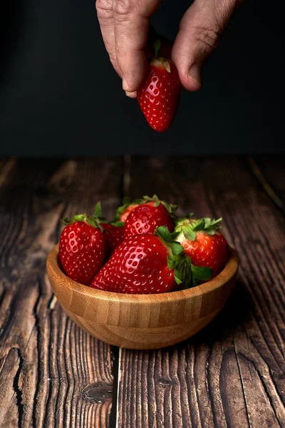 Wooden Bowl Fresh Red Strawberries Fresh Man Hand Top Black — Stock Photo, Image