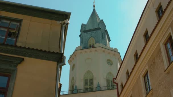 Тринитарская башня в Старом городе Люблина, Польша — стоковое видео