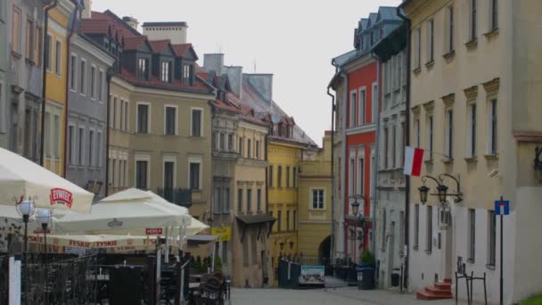05.28.2019 - Lublin, Polonia: Un autobús que conduce por una calle de la ciudad — Vídeo de stock